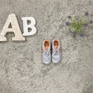 Under Armour Youth Sneaker (4.5 Y)